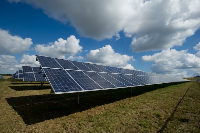 Jakie trendy i innowacje obecnie rozwijają się w dziedzinie energii słonecznej