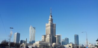 Ile w Polsce jest Tesli?