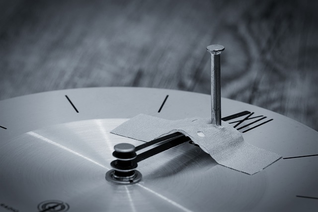 Czym przykleić podsufitkę? Czym przykleić podsufitkę?