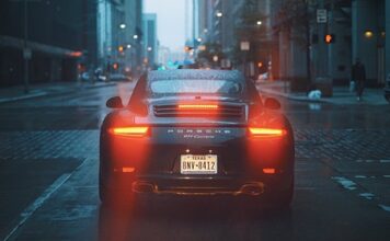 Ile pali Porsche Panamera? Ile pali Porsche Panamera?