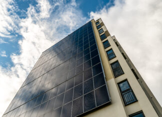 Fotowoltaika w budownictwie mieszkaniowym: integracja energii słonecznej w nowoczesnych projektach architektonicznych