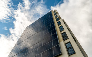 Fotowoltaika w budownictwie mieszkaniowym: integracja energii słonecznej w nowoczesnych projektach architektonicznych